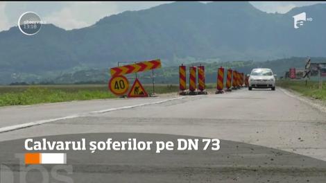 Vrem să avem cât mai mulţi turişti, dar nu suntem în stare să asfaltăm nici măcar şoselele foarte circulate!