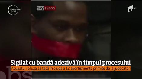 Imagini incredibile într-un tribunal din SUA! Sigilat cu bandă adezivă în timpul procesului