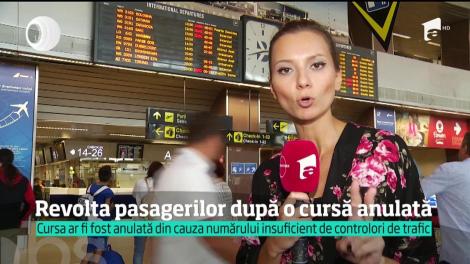 Scandal în Aeroportul Otopeni! Mai mulți oameni al căror zbor spre Cipru a fost anulat au scandat împotriva companiei aeriene