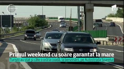 Turiștii stau și câte o oră la coadă, la benzinării, pe Autostrada Soarelui, în drum spre mare