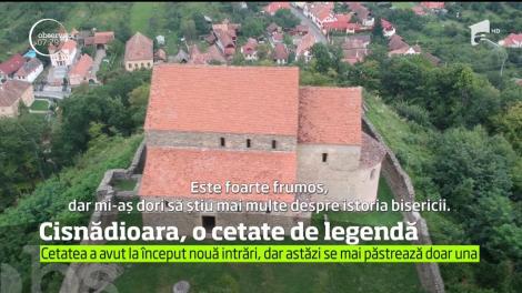 Cetatea medievală de la Cisnădioara, în Sibiu, aduce pace în cuplu