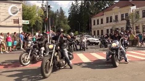 Întâlnirea anuală a bikerilor are loc în județul Harghita! Motocicliștii s-au adunat într-o stațiune balneară