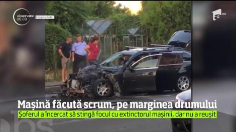 Panică pe o stradă din Piteşti după ce un autoturism s-a aprins în mers
