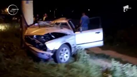 Un tânăr de 28 de ani s-a urcat băut la volan și a ajuns cu mașina în stâlp