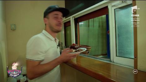 Nea Marin are probleme de sănătate. A părăsit restaurantul și a mers în camera lui