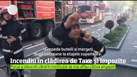 Panică la Constanţa. Un incendiu a izbucnit în sediul Serviciului de Taxe şi Impozite, iar fumul a cuprins în câteva clipe toată clădirea