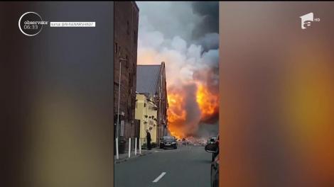 Imagini impresionante ale unui incendiu din oraşul britanic Manchester au fost postate pe internet de un martor al dezastrului