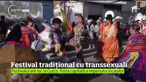 Sute de săteni în costume tradiţionale viu colorate au participat la un festival dedicat Sfintei Fecioare, în oraşul Cuzco din Peru