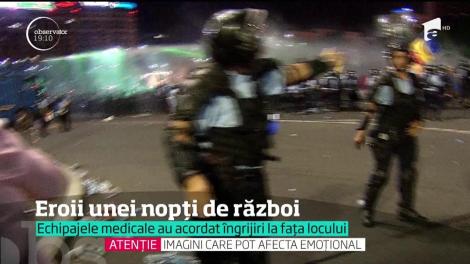 Printre gaze lacrimogene, grenade şi petarde aruncate, Piaţa Victoriei s-a transformat şi într-un spital mobil!