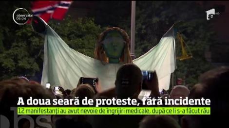 A fost a doua seară de proteste, la Bucureşti. De data aceasta, paşnice. Mii de oameni au venit, din nou, la Guvern