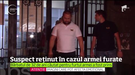 Bărbatul căutat sub acuzaţia că ar fi furat o armă în busculada de vineri seară a fost prins de poliţişti