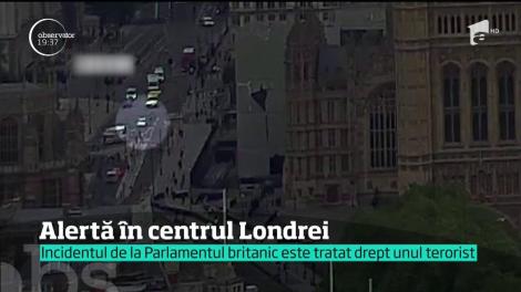 Clipe de teroare în centrul Londrei! Un bărbat a intrat cu maşina, în plin, în barierele de securitate de la Palatul Westminster!