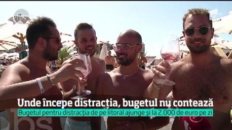 E o aglomeraţie cum rar s-a mai văzut la malul mării. Turiştii abia dacă mai încap pe plaje