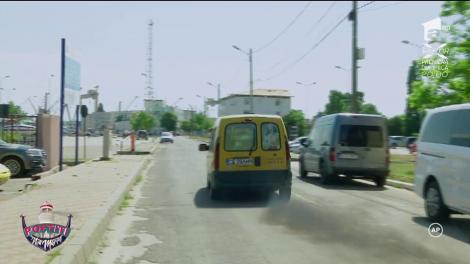 Haos la volan! Vica și Andreea au plecat să facă delivery: „Mașina asta e foarte descentrată”