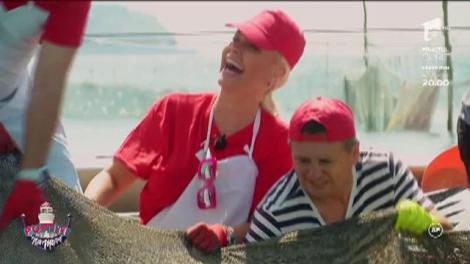 Nea Marin și-a dus ajutoarele la pescuit. Andreea Tonciu a cedat și i s-a făcut rău