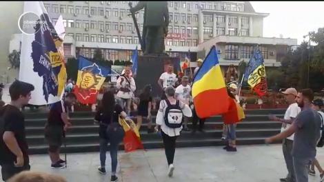 Manifestările dedicate Marii Unirii continuă! Flacăra Centenară a trecut prin judeţul Vaslui