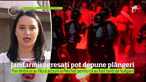 Jandarmii agresaţi la protestul din 10 august pot depune plângeri penale