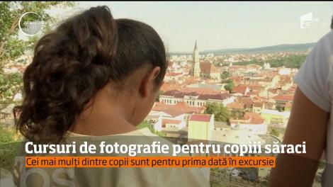 Pentru prima oară în viaţa lor merg într-o excursie! Zece copii din mediul rural sunt invitaţii speciali ai unei fundaţii umanitare la Clubul de Fotografie