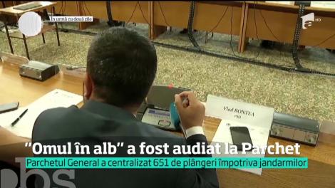 Celebrul "om &icirc;n alb", care a dirijat misiunea Jandarmilor &icirc;n seara mitingului violent, a fost audiat la Parchetul General!