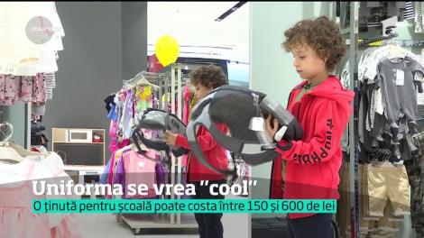 La vremuri noi, uniforme noi. Elevii care se pregătesc de şcoală au ieşit cu părinţii la cumpărături!