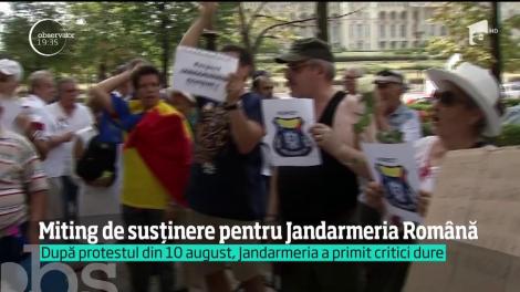 Protest în Piaţa Constituţiei. Câteva zeci de persoane s-au adunat astăzi pentru a-şi arăta susţinerea faţă de Jandarmeria Română