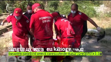 Intervenţie impresionantă &icirc;n judeţul Constanţa! Un bărbat supraponderal a avut nevoie de ajutorul pompierilor, pentru că nu mai reuşea să iasă singur din casă