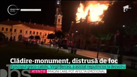 Iadul s-a aprins în inima Oradei. Flăcări uriaşe au înghiţit Palatul Episopiei Greco-Catolice, clădire-simbol a oraşului!