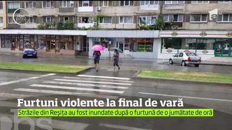 Furtuni violente la final de vară. Străzile din Reşiţa, sub ape