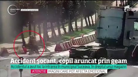 Accident șocant pe o şosea din Suceava! Un TIR a lovit violent un autoturism în care se aflau doi adulţi şi un copil de trei ani