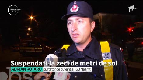 Au fost clipe de panică la zeci de metri în aer, deasupra oraşului Piatra Neamţ. Mai mulţi turişti au rămas blocaţi ore în şir în telegondolă. Inclusiv un bebeluş