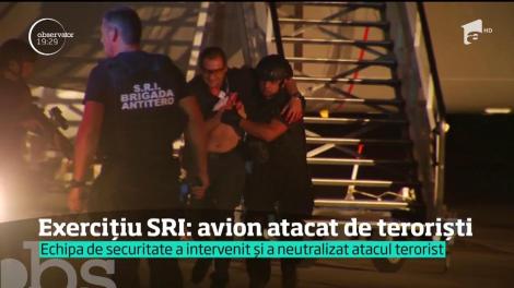 Un atac terorist a fost pus în scenă într-un avion cu români. Mai mulţi indivizi au încercat să deturneze aeronava, iar reporterii Observator au fost la bord