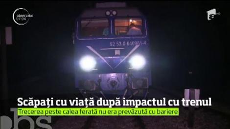 Scăpați cu viață după impactul cu trenul