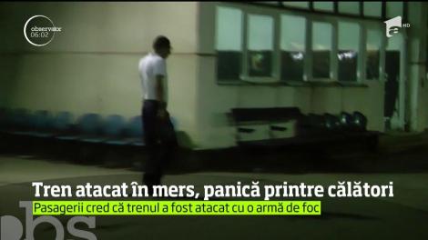 Tren atacat din mers, panică printre călători