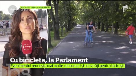 La Palatul Parlamentului are loc un eveniment dedicat iubitorilor de călătorii pe două roţi