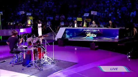 INCENDIAR! Doamnelor și domnilor, el este Nicholas, viitorul ROCKSTAR al României! „Hai Nicu, scoate nebunia din tine”