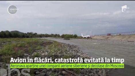 Avion în flăcări pe aeroportul din Soci