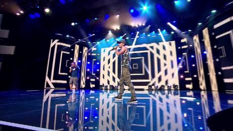 Sebi și Bogdan cântă o melodie Hip Hop, compoziție proprie, la X Factor