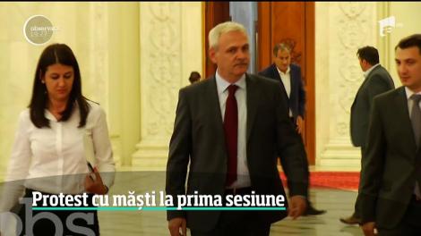 Noua sesiune parlamentară începe cu reguli stricte pentru jurnalişti. La Camera Deputaţilor s-a montat un "'ţarc" pentru presă
