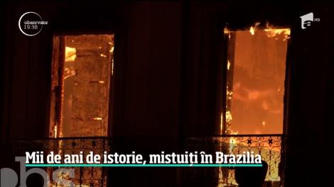 Muzeul Naţional de Istorie din Rio de Janeiro, cuprins de flăcări uriaşe
