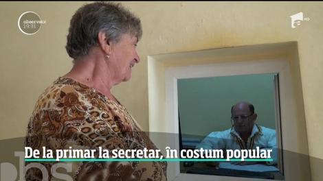 Angajații de la Primăria din Livezile vin la serviciu în costumele tradiţionale