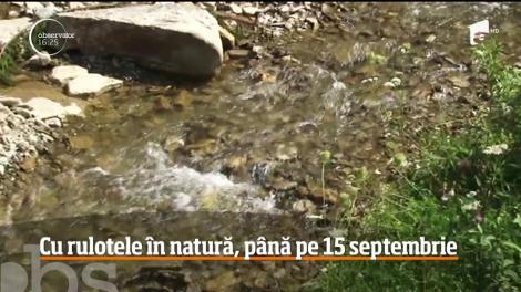 Iubitorii de natură se despart cu greu de locurile în care au stat toată vara, la rulotă