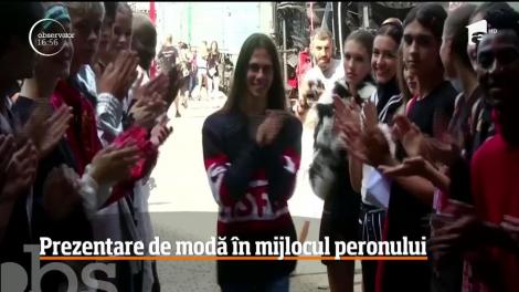 Prezentare de modă organizată pe un peron de gară din Kiev