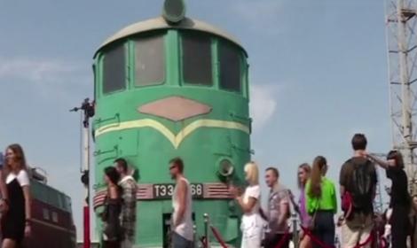 Săptămâna modei din Ucraina a debutat cu o colecţie exotică într-o locaţie inedită: Gara din Kiev!