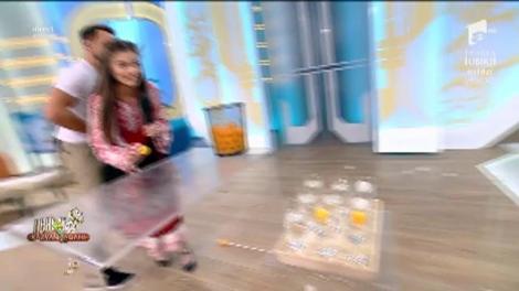 Ce poate ieşi din câteva pahare cu apă şi muuulte mingi de ping-pong?Cel mai tare meci de X și O!