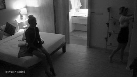 Surpriză de proporții la ”Insula Iubirii”! Marinela l-a dat uitării pe Iulian! Atingeri tandre între ea și ispita George: ”M-am abținut, să știi. Eu sunt mai explozivă!”