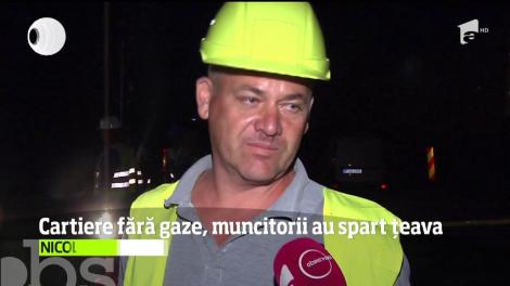 Peste 100 de gospodării de la marginea Bucureştiului au rămas fără gaze, după ce muncitorii care lucrează la Autostrada A3, au lovit cu utilajele o conductă şi au spart-o