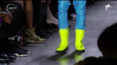 Mesaje politice &icirc;ntr-o colecție excentrică la Săptăm&acirc;na Modei