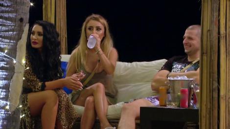 Scandal pe "Insula Iubirii".  Bogdan, despre Răzvan: "Este următorul Aurel, un figurant!"