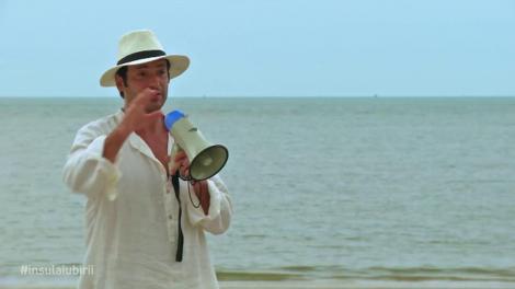 Concurs nebun pe "Insula Iubirii"! Fetele se întrec pentru un salt cu parașuta