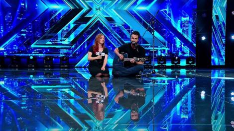 Rodica Olisevschi și iubitul ei cântă piesa "Pretty Baby", compoziție proprie, pe scena X Factor